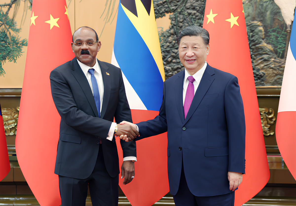 Xi Jinping meets with Antigua and Barbuda PM Gordon Brown